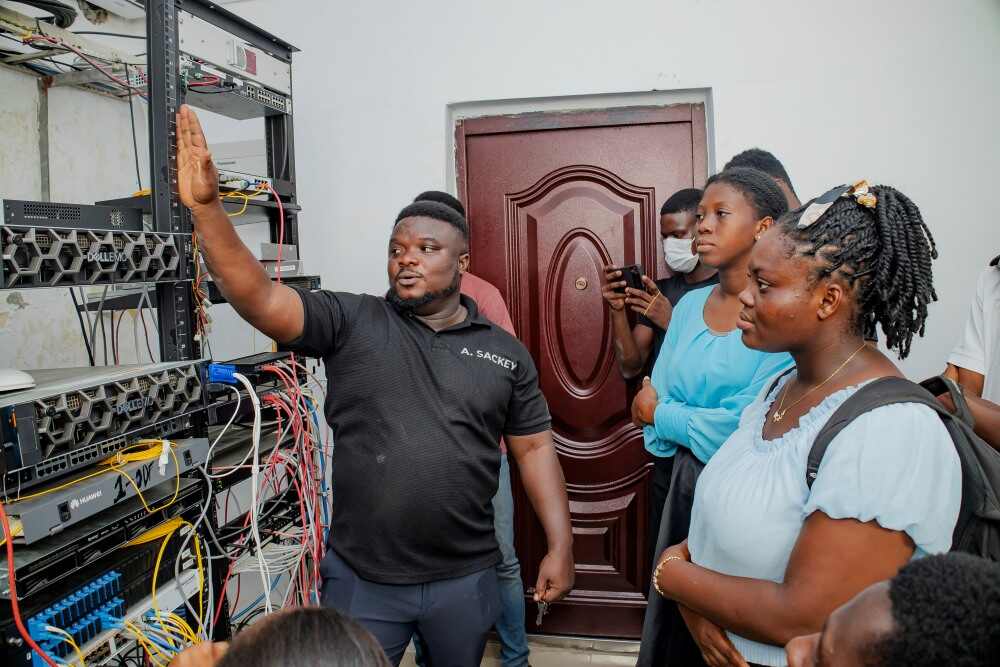 Students connecting with IT professionals and mentors during a networking session at the bootcamp