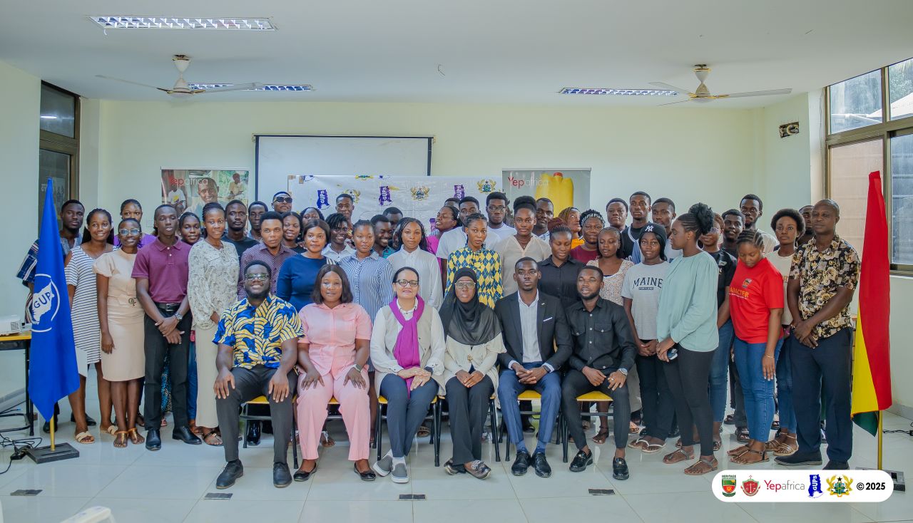 Group photo of training participants and organizers